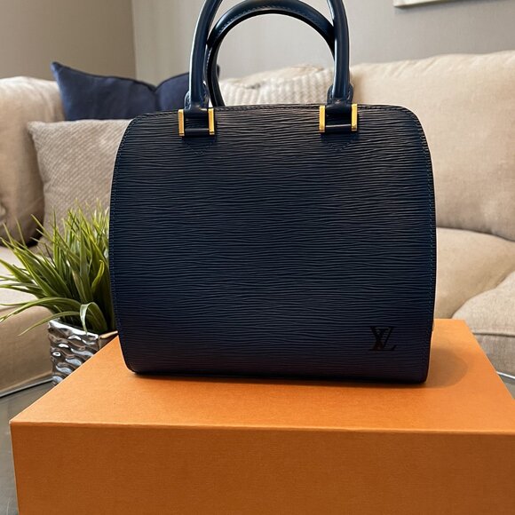 Louis Vuitton Epi Pont-Neuf Purse - Picture 3 of 11